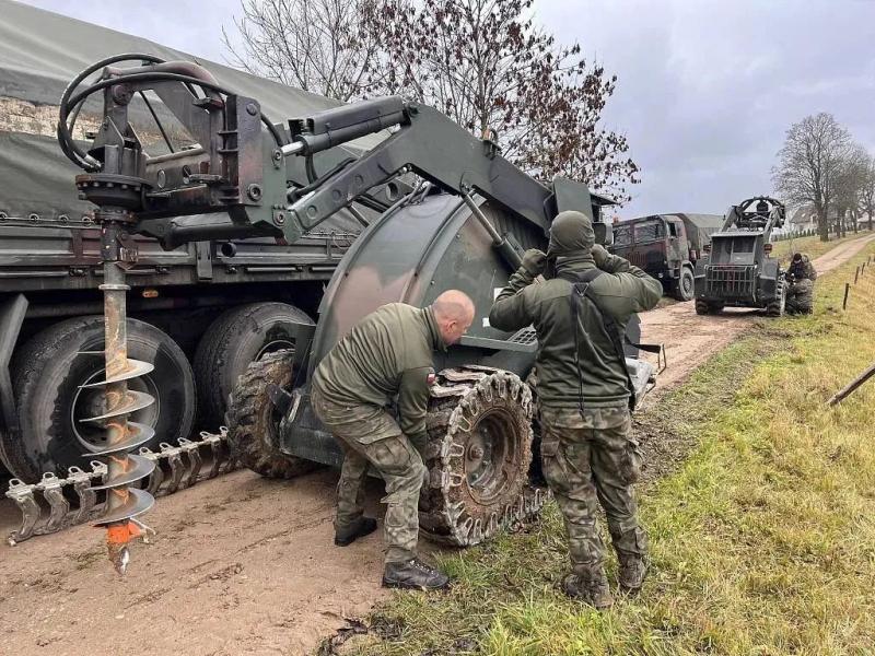 Sending a deterrent signal to these two countries?, Poland Holds Largest Post Cold War Parade: Soviet Russia | Poland | Two Countries