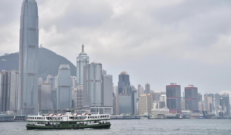 Interview with the Secretary for the Treasury of Hong Kong: Will Singapore replace Hong Kong? Is competition greater than cooperation in the financial sector between Shanghai and Hong Kong? Capital | RMB | Hong Kong