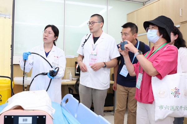 Afraid of undergoing gastroscopy? Want to see Gallery 600? These citizens walked into Shanghai's "Hospital Open Day"