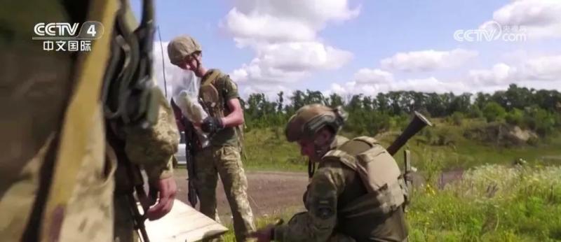 Western aid to Ukraine equipment that is not adapted to local conditions?, Star weapons drop off chain after chain, NATO | Ukrainian army | equipment