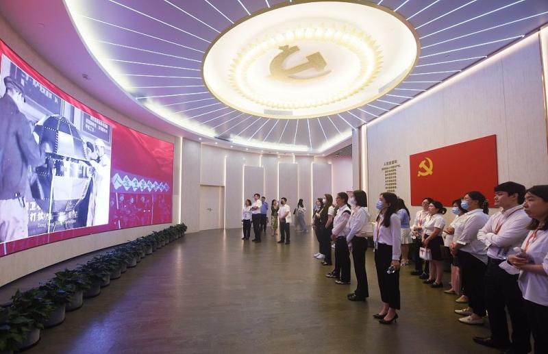 中国式现代化何以创造奇迹,海外网评：在中国共产党领导下世界|现代化|领导