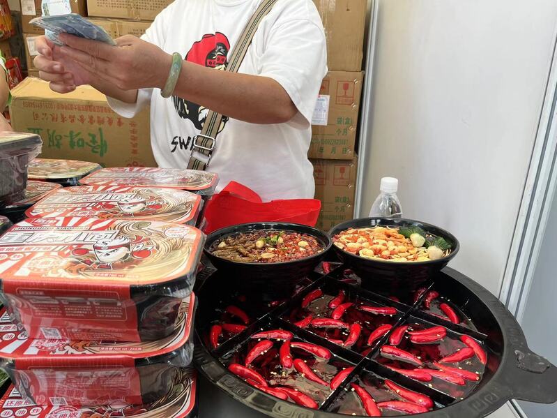 Celebrating the 26th anniversary of Hong Kong's return to China, 26 provincial-level local communities have gathered in Causeway Bay Victoria Park Shanghai | Community | Hong Kong's return to China