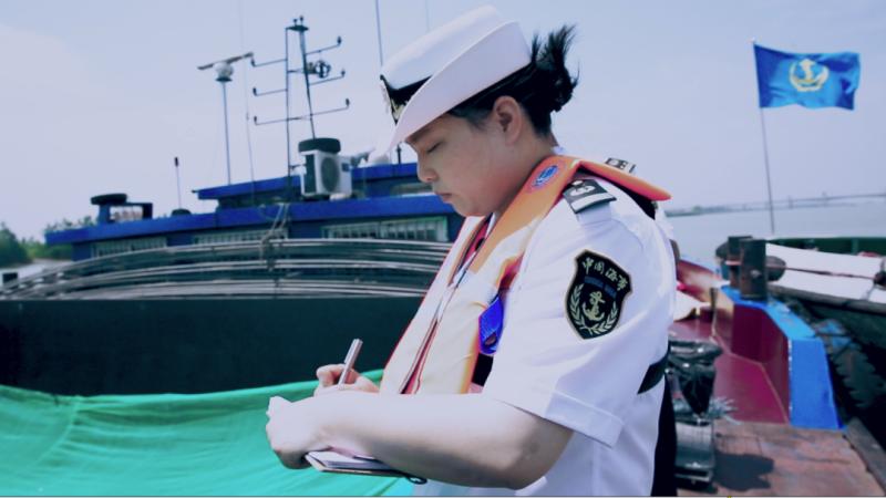 She will be even more confident in 10 years!, The first female helmsman of the "Liaoning Ship" transforms to become the "Village Branch Secretary" aircraft carrier | Navy | Helmsman