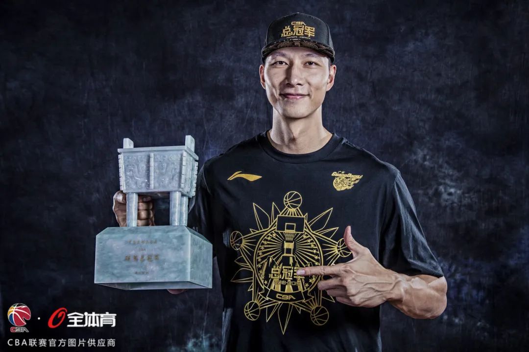 A retirement ceremony will be held for Yi Jianlian, Guangdong Hongyuan Basketball Club: Tribute to the Forever No. 9