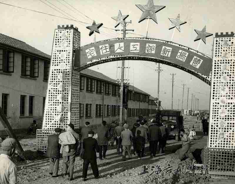After the Liberation, Mayor Chen Yi's Demands Must be Solved | Looking Back at Shanghai Research, Ordinary People Have No Houses, Live Squeezed, Live Far in Beds | Employees | After the Liberation