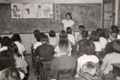 More than 800000 Shanghai residents have taken off their illiteracy hats like this. Looking back at Shanghai research, from not knowing big characters to being able to communicate with Chairman Mao in a factory | Shanghai | Chairman Mao