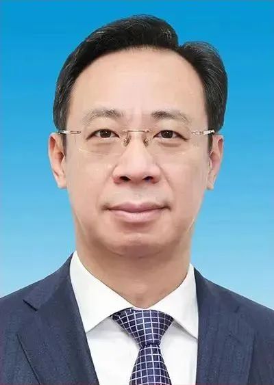 What is the current position of 103 outstanding county party secretaries in China?, Two years after being awarded the title, Zhang Dingfeng | Deputy Mayor | County Party Secretary