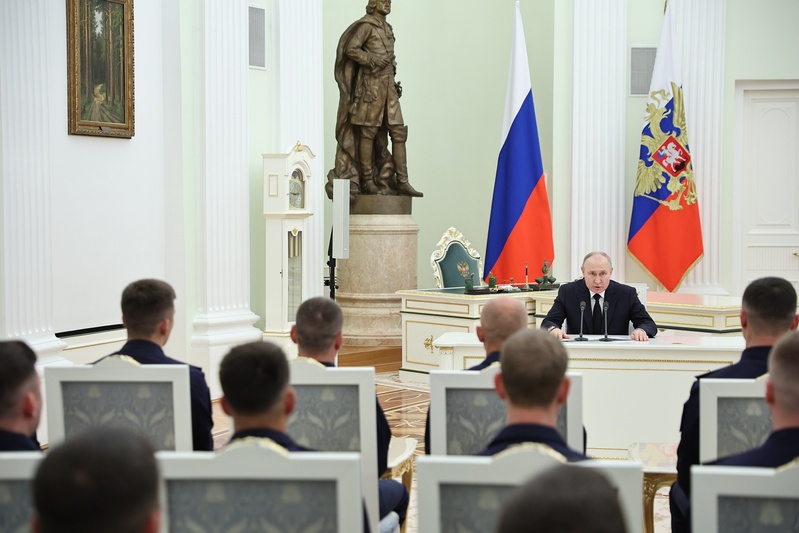 [Looking at the World] Putin Meets Representatives from Strong Departments and Commends Armed Forces for Outstanding Performance in Suppressing Rebellion | Kramatorsk | Representative