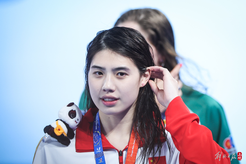 The Chinese swimming team won 4 gold medals at the Universiade on the same day, with "Butterfly Queen" Zhang Yufei and "Frog King" Qin Haiyang teaming up to break the competition record in the final | Results | Record