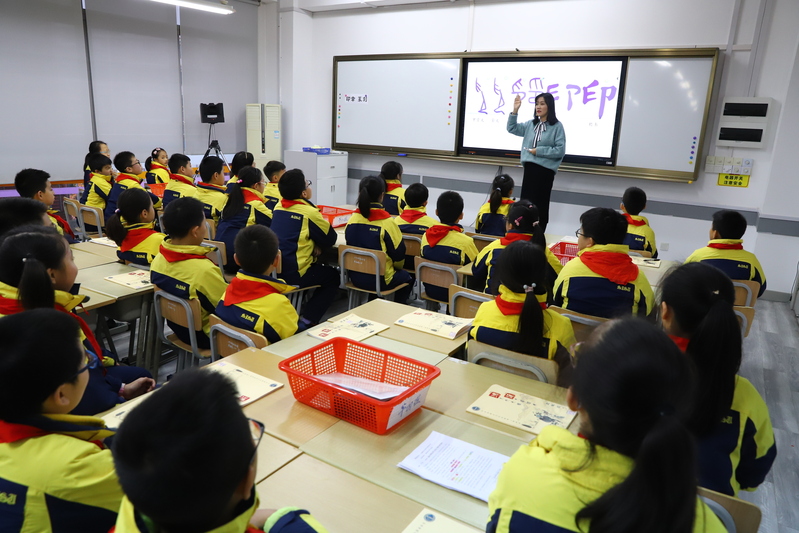 传承中国优秀传统文化？,为何要让孩子们行读华夏,一所以双语见长的民办学校主题|课程|中国