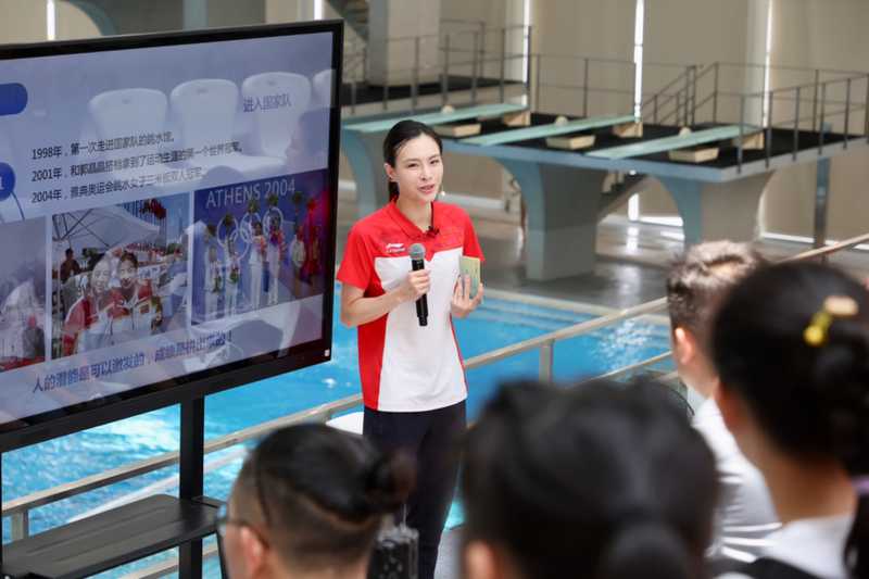 Olympic diving champion Wu Minxia takes her children to check in at the sports stadium and approach the path of becoming champions: to have the courage to pursue a dream woman | Sports | Champion