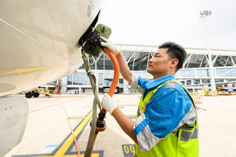 But someone insisted on getting close to the two major airports in Shanghai... The residual temperature at the tail nozzle of the aircraft's engine was 110 ℃, and the apron was restored at 66 ℃. | Summer travel | Apron | Autumn Tiger | High temperature | Hongqiao Airport | Pudong Airport