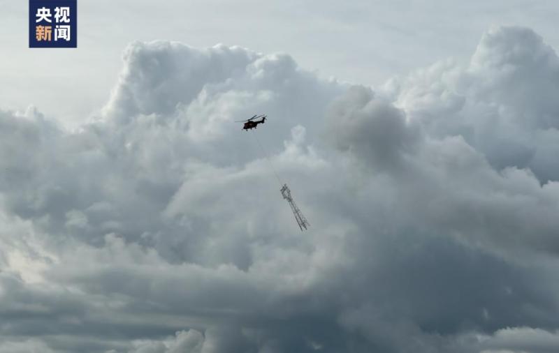 It turned out they did it → The electric tower flew and brushed the screen of the iron tower | helicopter | electric tower