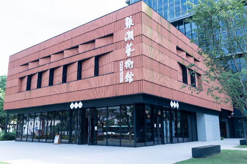 The deep affection for hometown that cannot be left behind... Zhang Yuan Art Museum opened in his hometown of Xinzhuang, a first-class retrospective work | Zhang Yuan | hometown