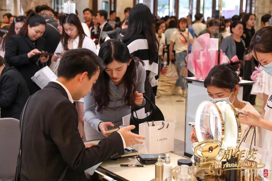 Half-day sales exceeded 110 million yuan, New World Daimaru Department Store launched store celebration to support Shanghai's "May 5th Shopping Festival"